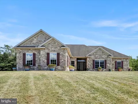 1120 Suedberg Rd, Pine Grove, PA 17963
