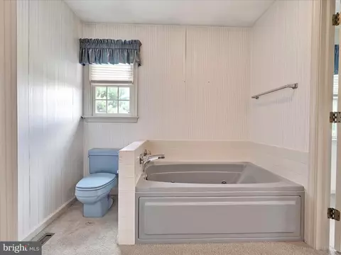 Bath - 317 Juniper St, Lebanon, PA 17042 photo 4 of 4