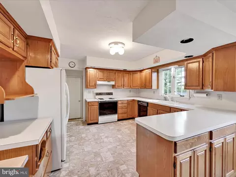 Kitchen - 317 Juniper St, Lebanon, PA 17042 photo 2 of 6