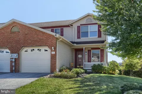 201 Acorn Cir, Lebanon, PA 17042