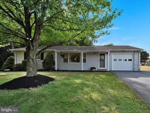 369 Golf Rd, Myerstown, PA 17067