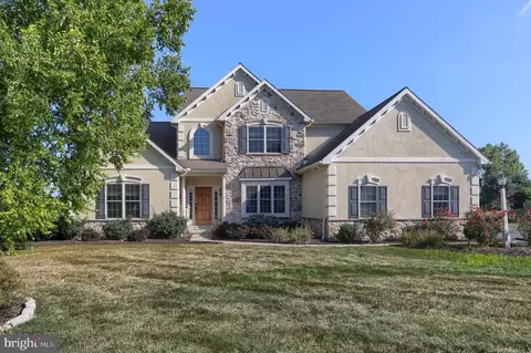 932 Meadowood Cir, Lebanon, PA 17042