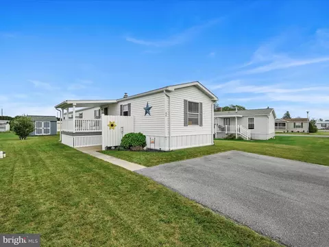 86 Country Acres Gold Park, Myerstown, PA 17067
