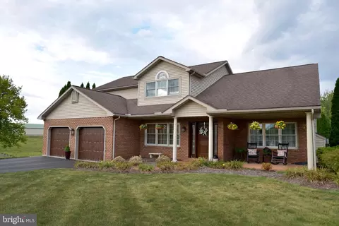 1596 Colonial Cir, Lebanon, PA 17046
