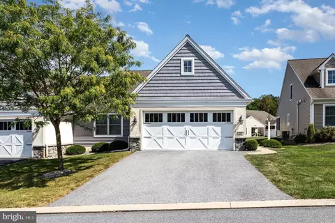 1007 Great Hall Dr, Lebanon, PA 17042