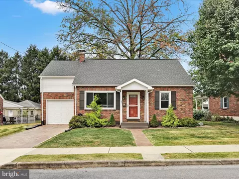 37 Willow Ave, Cleona, PA 17042