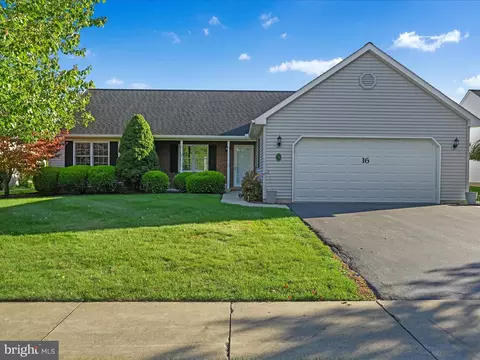 16 Rosemont Dr, Myerstown, PA 17067