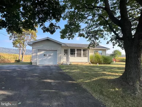 1169 Mountain Dr, Fredericksburg, PA 17026