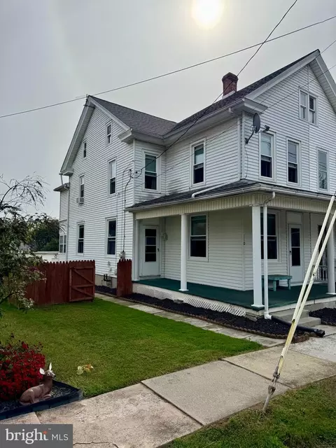 110 N Carpenter St, Schaefferstown, PA 17088