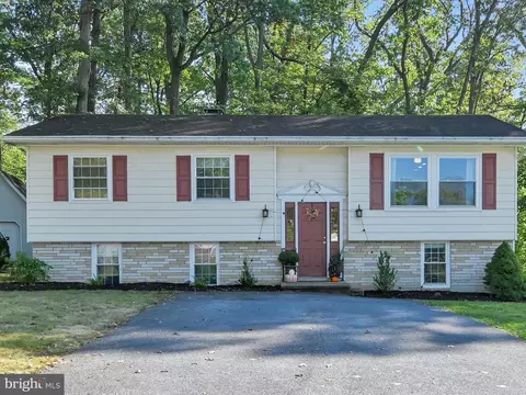 64 Eisenhauer Rd, Myerstown, PA 17067