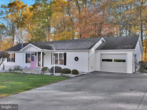 1044 Hemlock Cir, Manheim, PA 17545