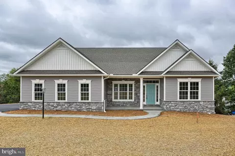 111 Starlight Ln, Lebanon, PA 17046