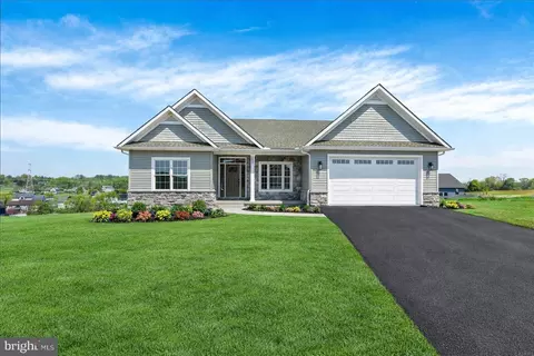111 Starlight Ln, Lebanon, PA 17046