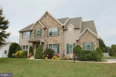527 Royal Rd, Palmyra, PA 17078