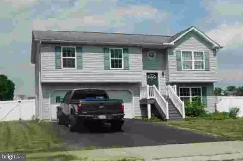 29 Shirk Dr, Fredericksburg, PA 17026