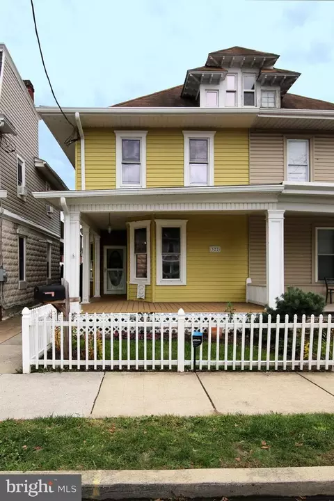 322 E Cherry St, Palmyra, PA 17078 photo 4