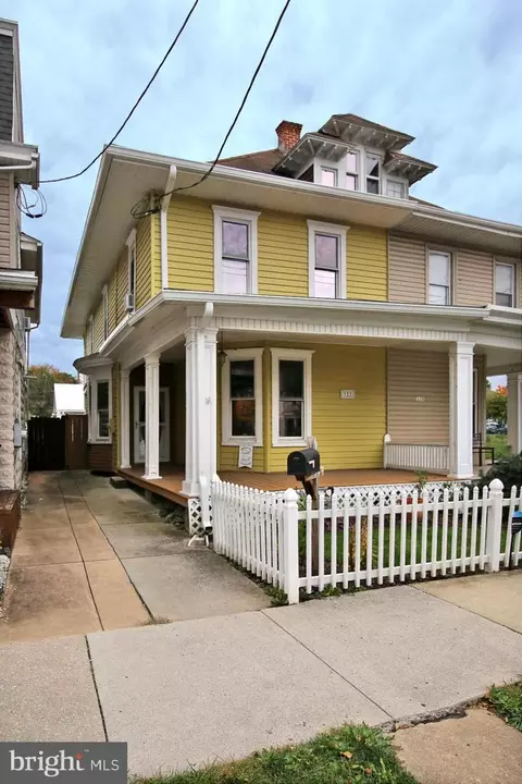322 E Cherry St, Palmyra, PA 17078 photo 2