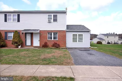 25 Walnut Mill Ln, Cleona, PA 17042