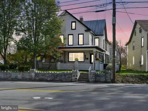 1074 E Main St, Annville, PA 17003