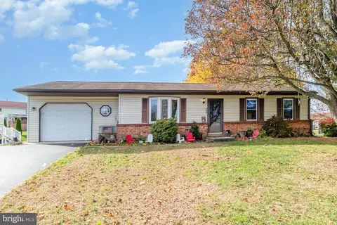 633 Henry Houck Ln, Lebanon, PA 17042