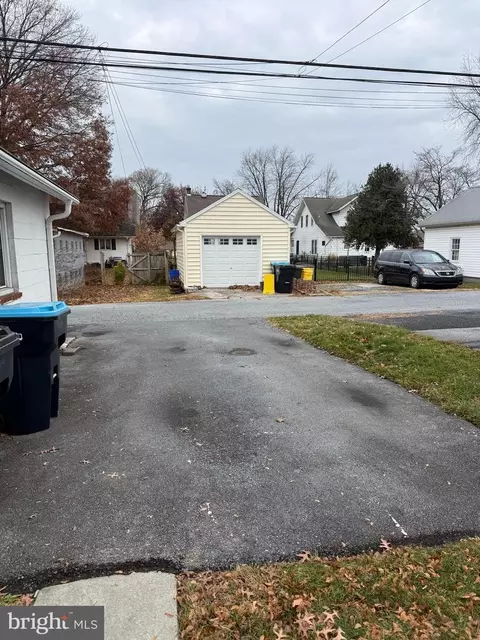 Exterior - 425 E Maple St, Palmyra, PA 17078 photo 3 of 3