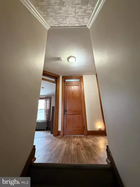 Entry Way - 425 E Maple St, Palmyra, PA 17078 photo 3 of 3