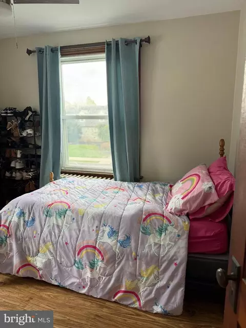 Bedroom - 425 E Maple St, Palmyra, PA 17078 photo 4 of 5