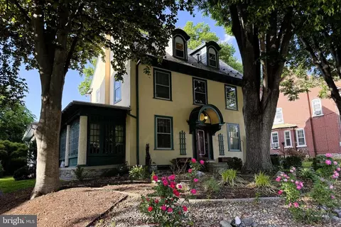 3 E High St, Lebanon, PA 17042