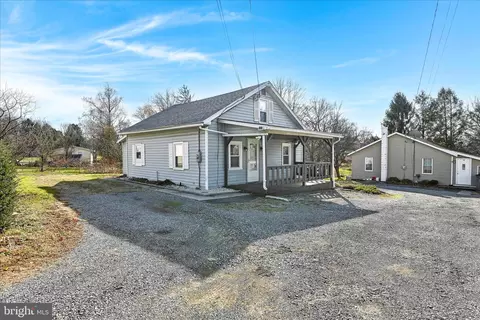 8 Spruce Ln, Lebanon, PA 17046