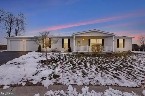 77 Bauer Dr, Lebanon, PA 17046