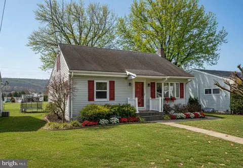 56 Memorial Blvd, Newmanstown, PA 17073