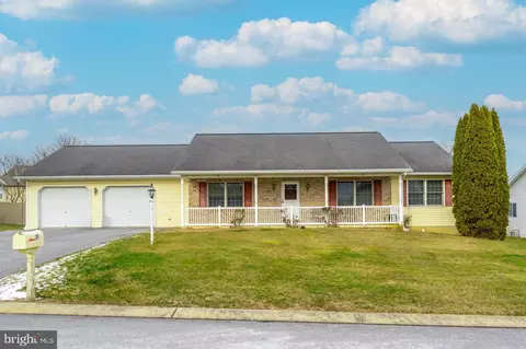 17 Vista Dr, Fredericksburg, PA 17026