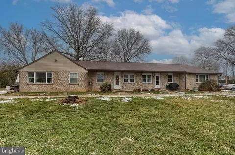 2 Werni Dr, Lebanon, PA 17042