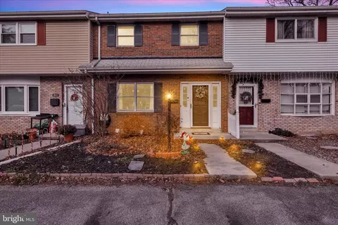 913 E Oak St, Palmyra, PA 17078