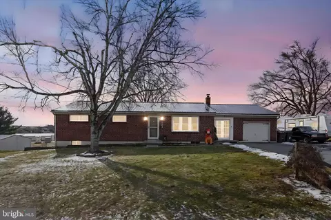 193 W Main St, Fredericksburg, PA 17026