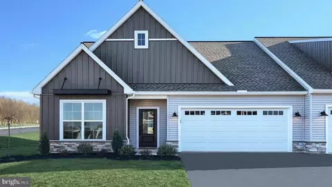 33 Canterbury Ln, Annville, PA 17003
