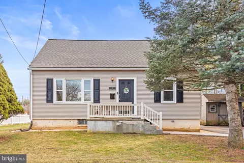 1 Ash Ln, Cleona, PA 17042