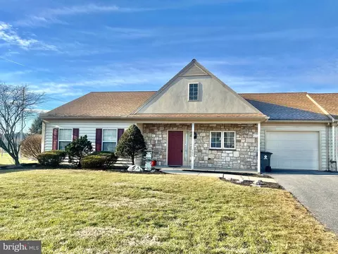 155 Hearthstone Ln, Lebanon, PA 17042