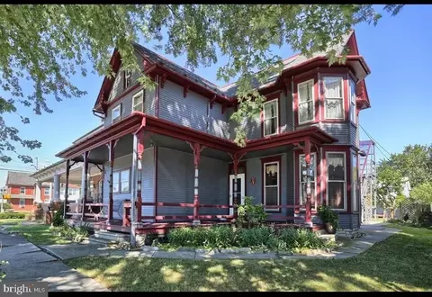 7 E Penn Ave, Cleona, PA 17042