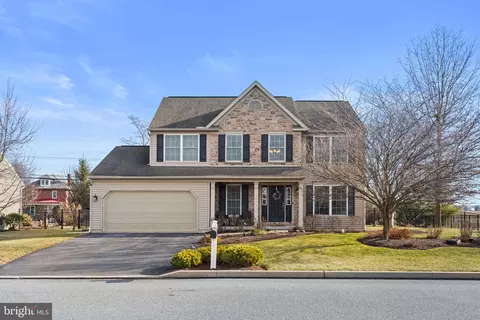 476 Sweetwater Dr, Palmyra, PA 17078