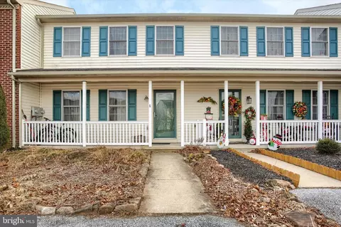 6 Claires Way, Fredericksburg, PA 17026