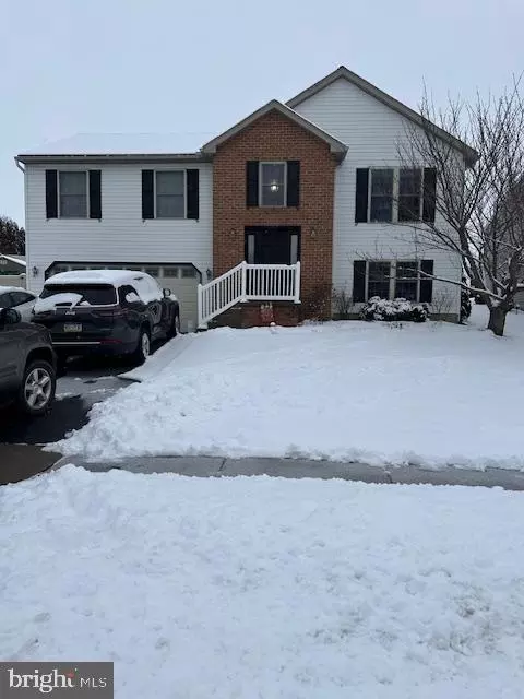 308 Swatara Creek Dr, Jonestown, PA 17038