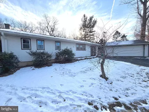 490 Meadow Ln, Lebanon, PA 17042