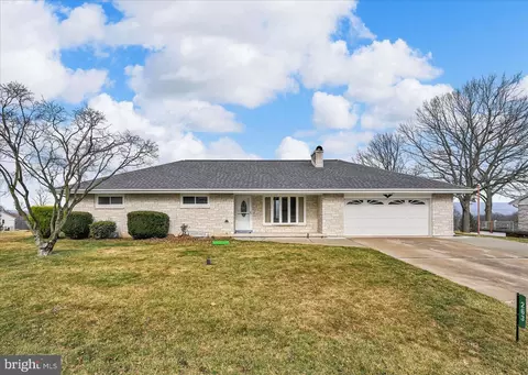 263 Eisenhower Rd, Palmyra, PA 17078