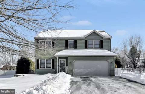 14 N Butterfly Dr, Myerstown, PA 17067