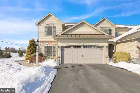 901 Lantern Dr, Lebanon, PA 17046