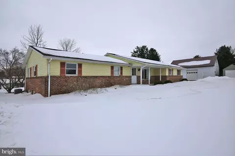 2 N Willow St, Myerstown, PA 17067