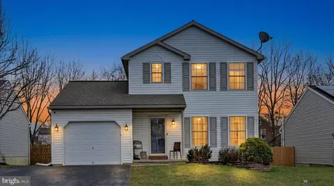 182 Twin Creeks Dr, Jonestown, PA 17038