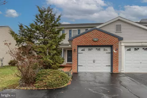 337 Lighthouse Dr, Jonestown, PA 17038