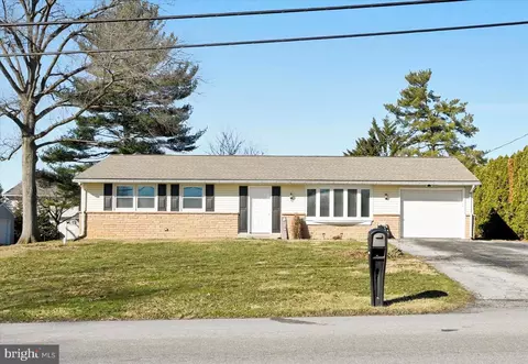 533 Hilltop Rd, Myerstown, PA 17067